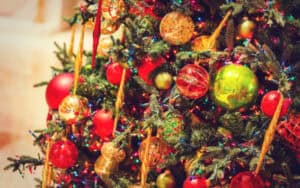 5 Door Prize Games for Your Next Christmas Party - White Elephant Rules