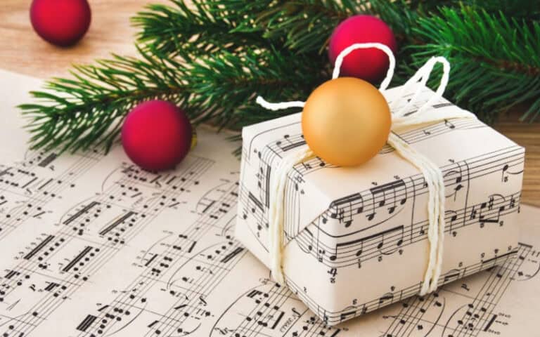 Feature image for article on the 12 Days of Christmas gift exchange game